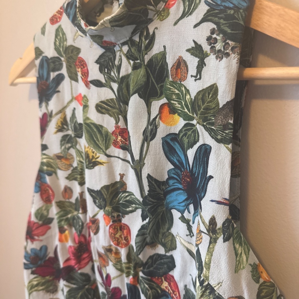 TOPSHOP floral print on a light blue background, mock neck tank blouse - Picture 2 of 7